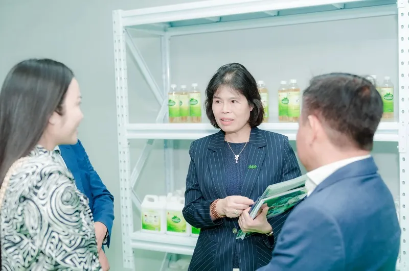 Kh&ocirc;ng kh&iacute; l&agrave;m việc nghi&ecirc;m t&uacute;c v&agrave; cởi mở giữa c&aacute;c nh&agrave; khoa học, doanh nghiệp hai nước